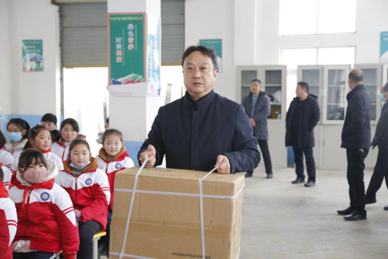 【益路華彩?暖冬行動(dòng)】河南林泉環(huán)保科技有限公司為愛(ài)助學(xué) 情暖童心